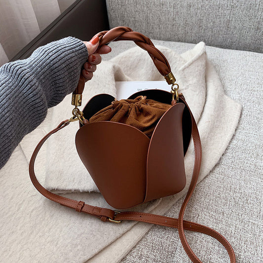 Retro type shoulder bag